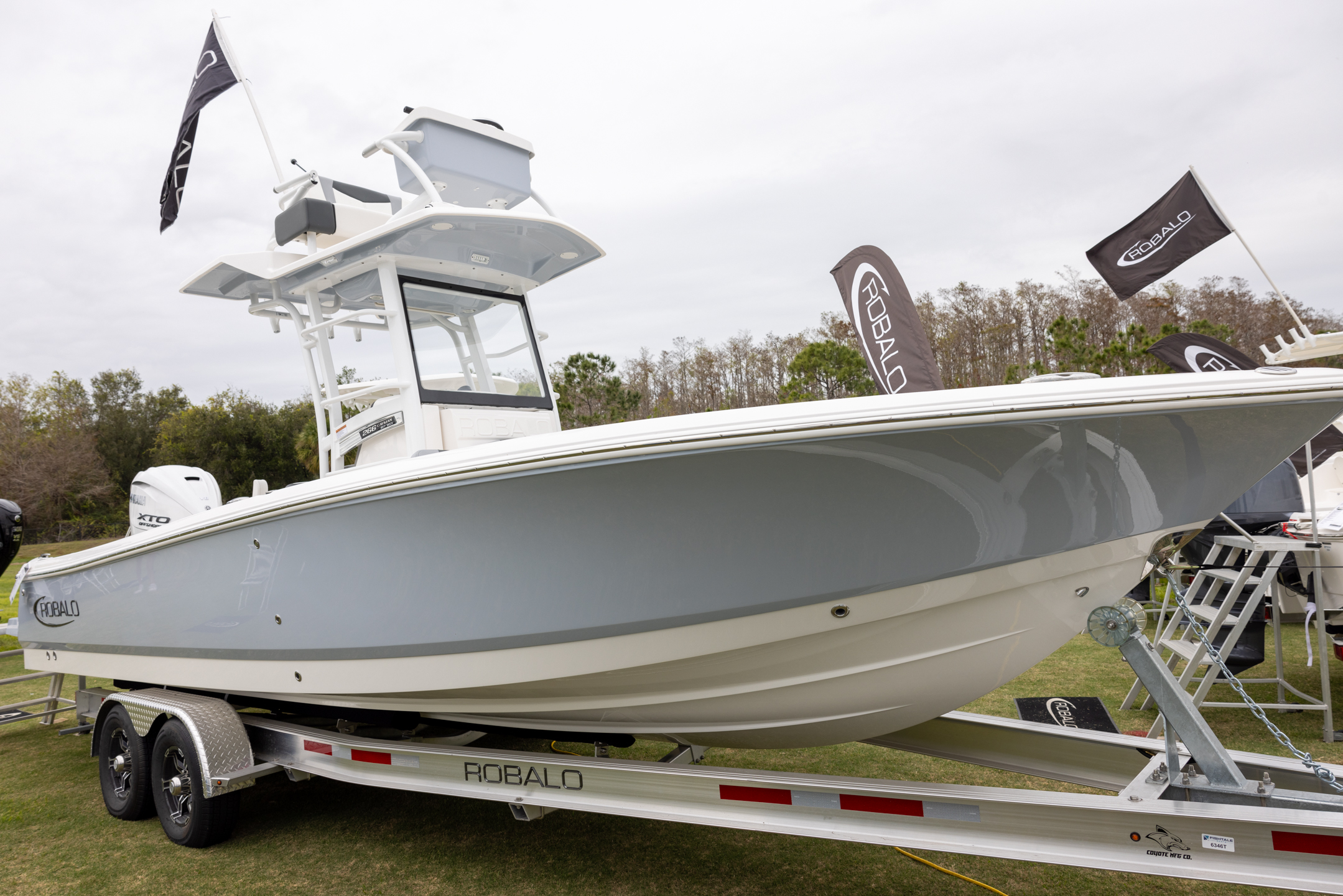 2025 Robalo 266 Cayman SD