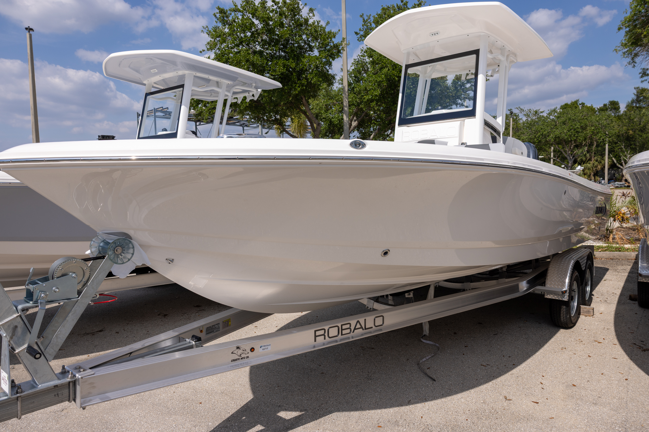 2025 Robalo 246 Cayman 6371