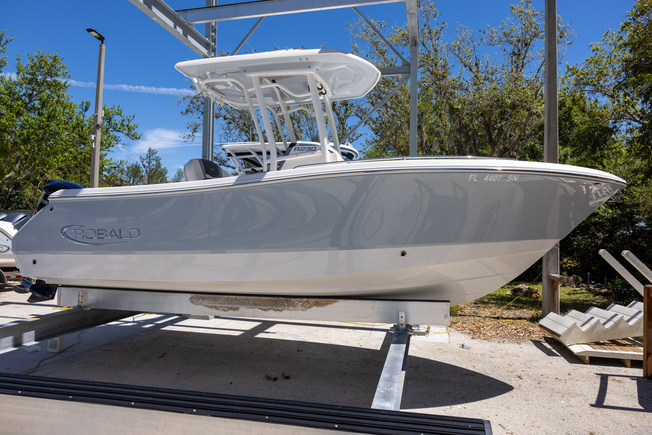 2020 Robalo R230 B4002