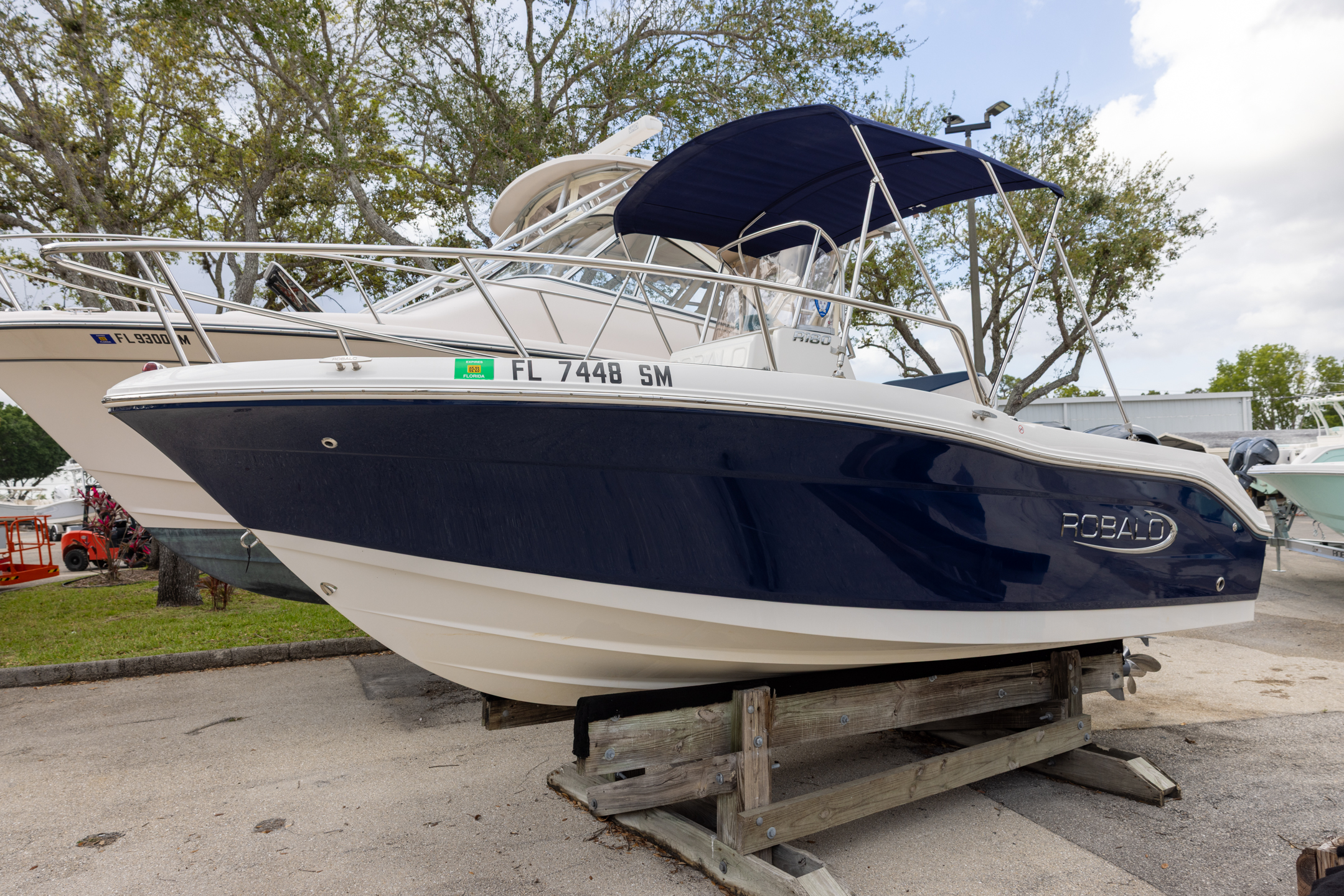 2019 Robalo R180 B3999