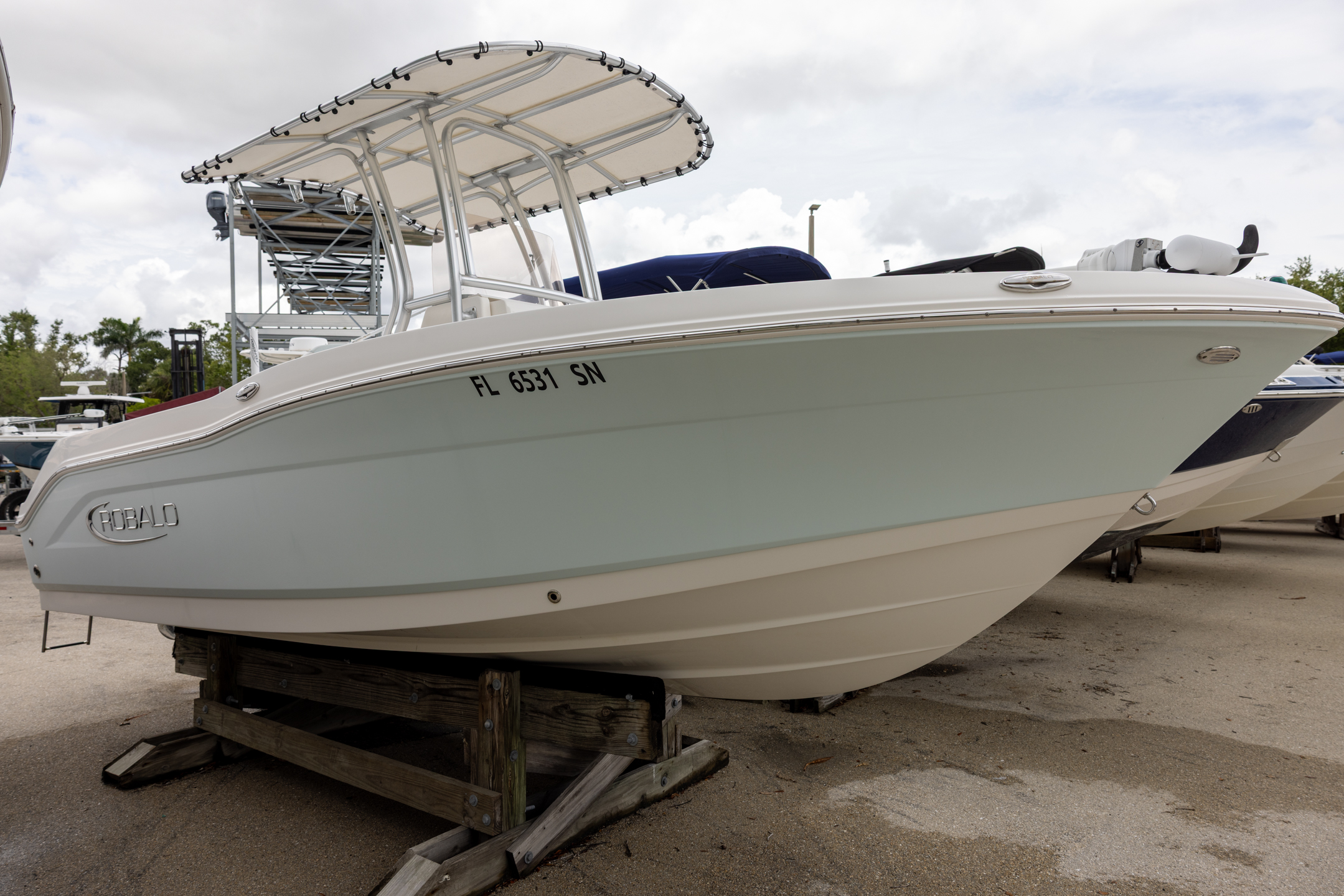 2019 Robalo R202EX 6408A
