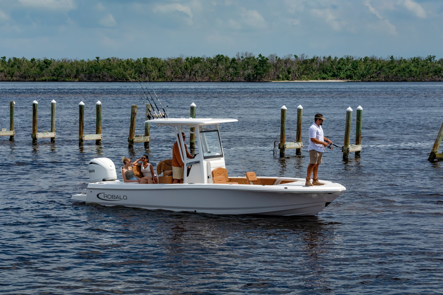 2026 Robalo 246 Cayman 6543