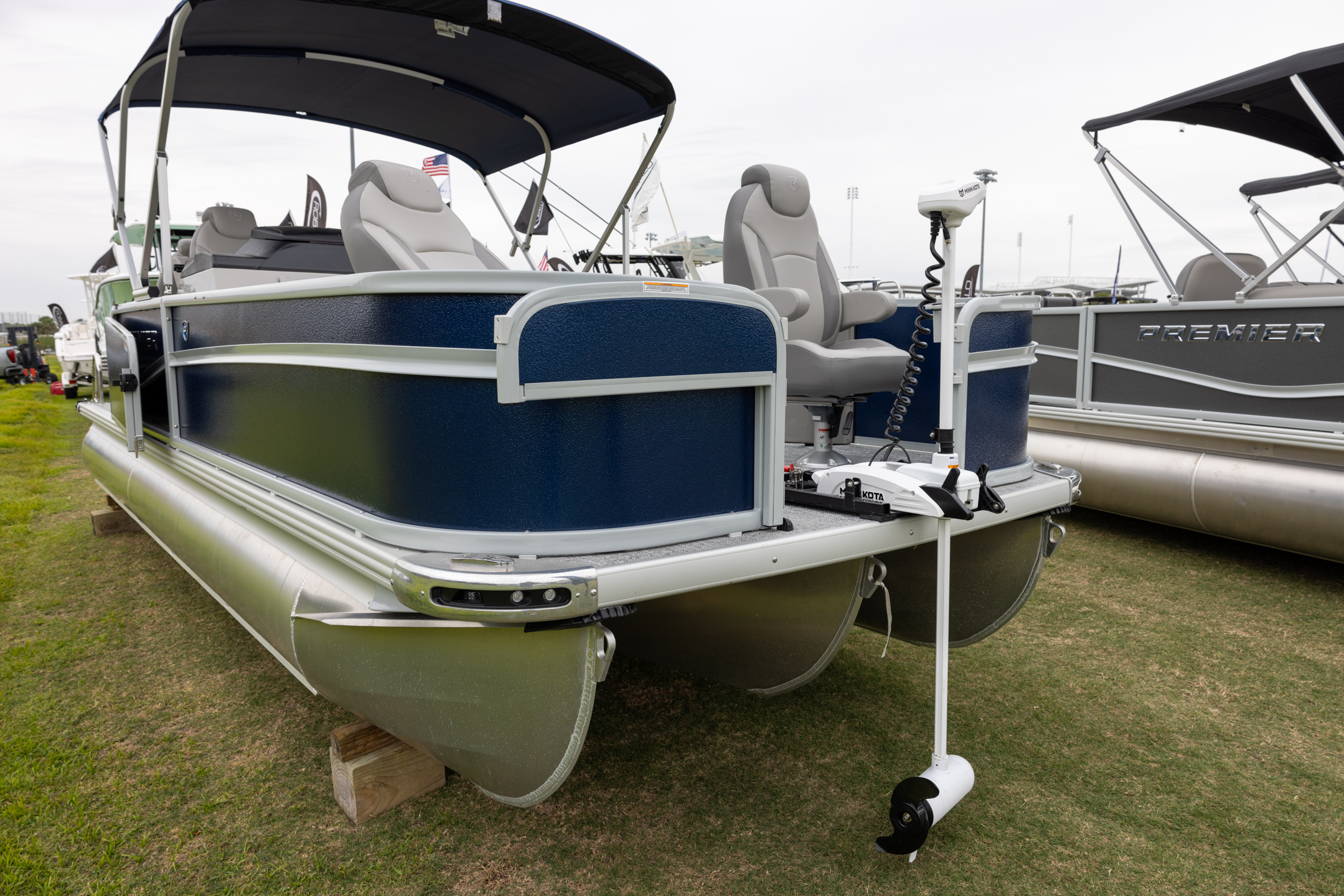 2025 Premier 230 SunSation Angler