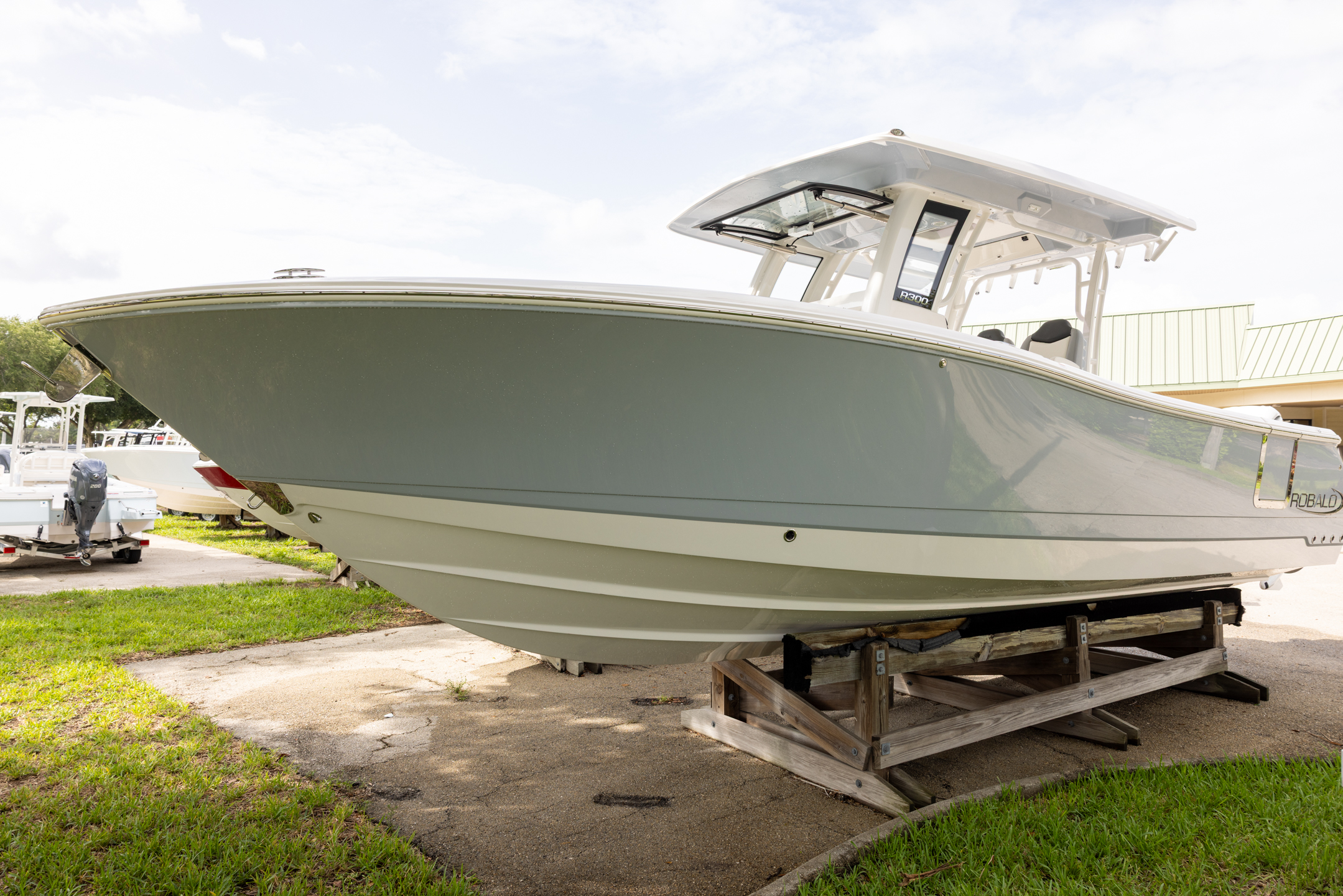 2025 Robalo R300CC 6388
