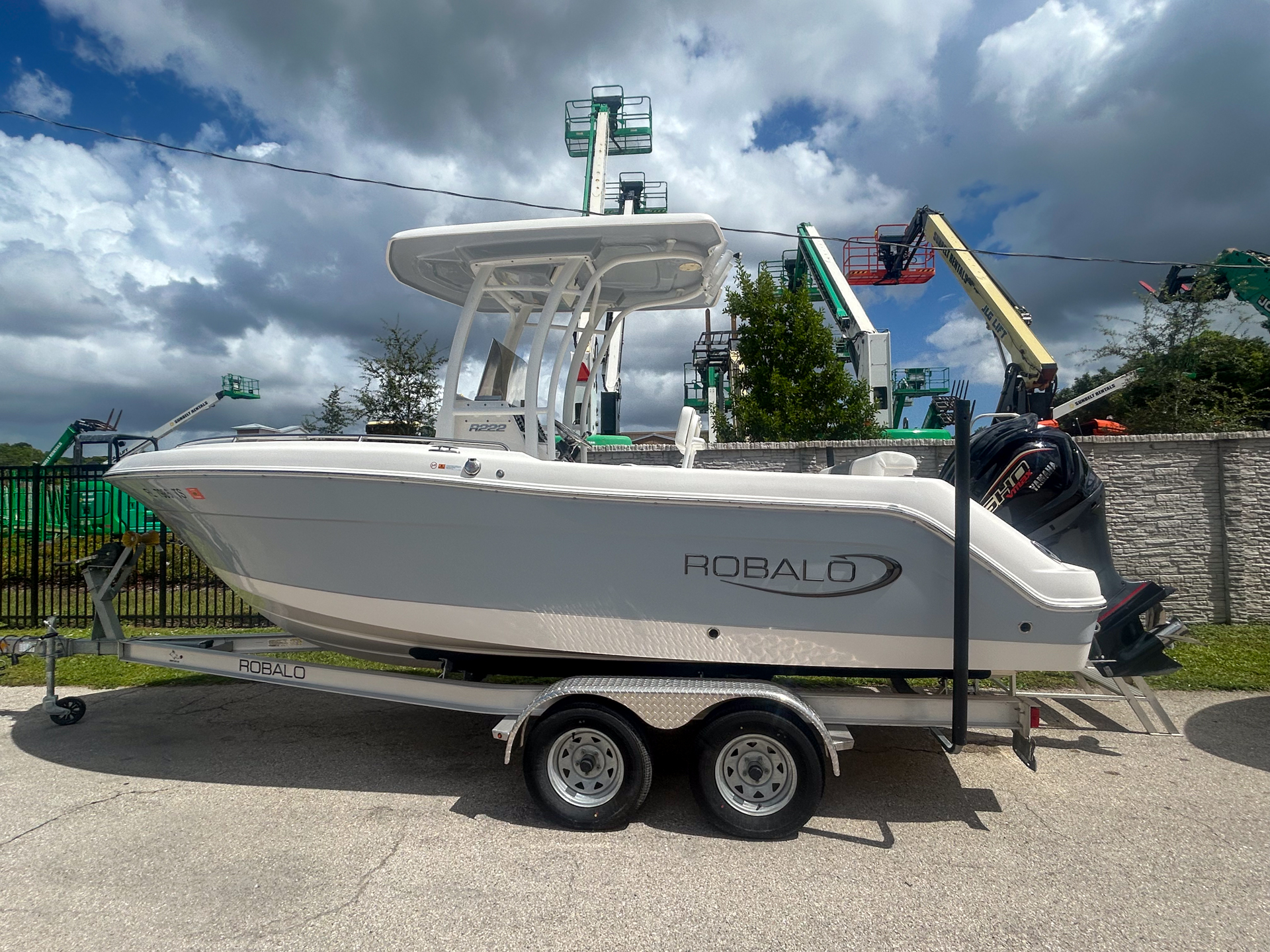 2023 Robalo R222 CC B4034