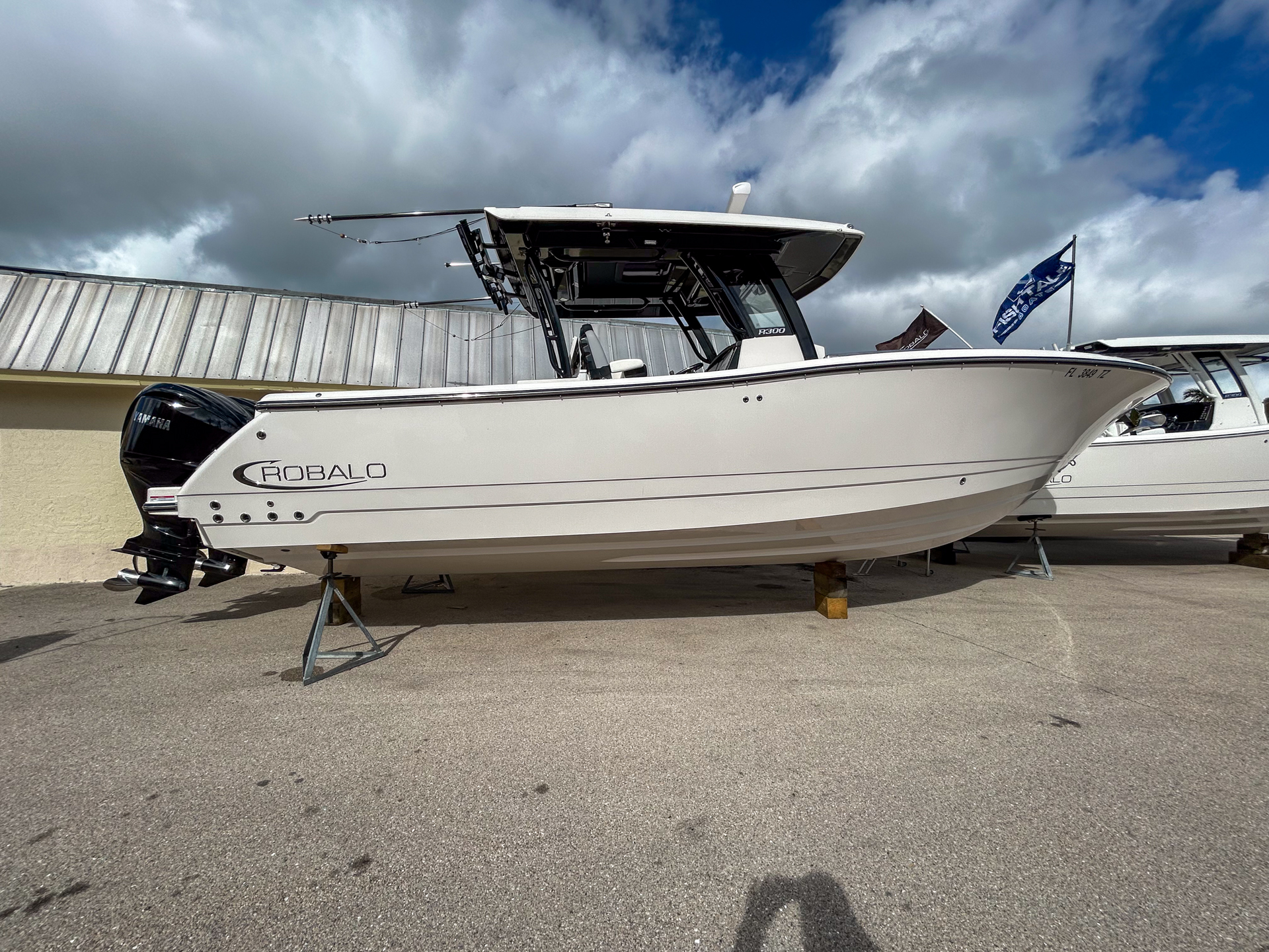 2025 Robalo R300CC B4061